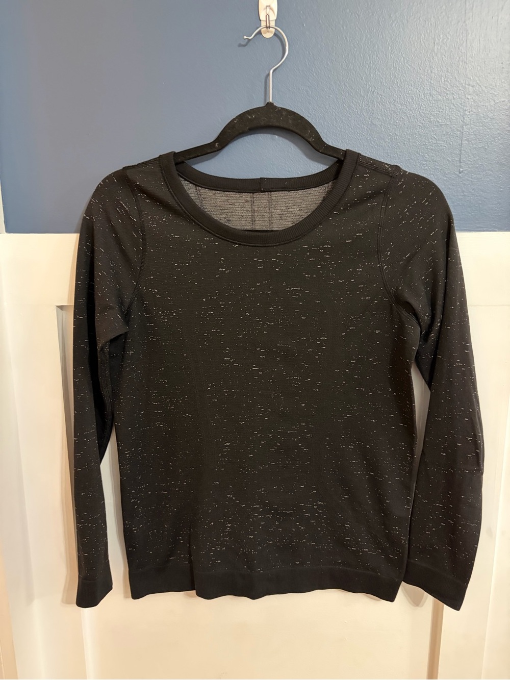 Lululemon Women's Swiftly Tech Long Sleeve Breeze Black/White Size 4